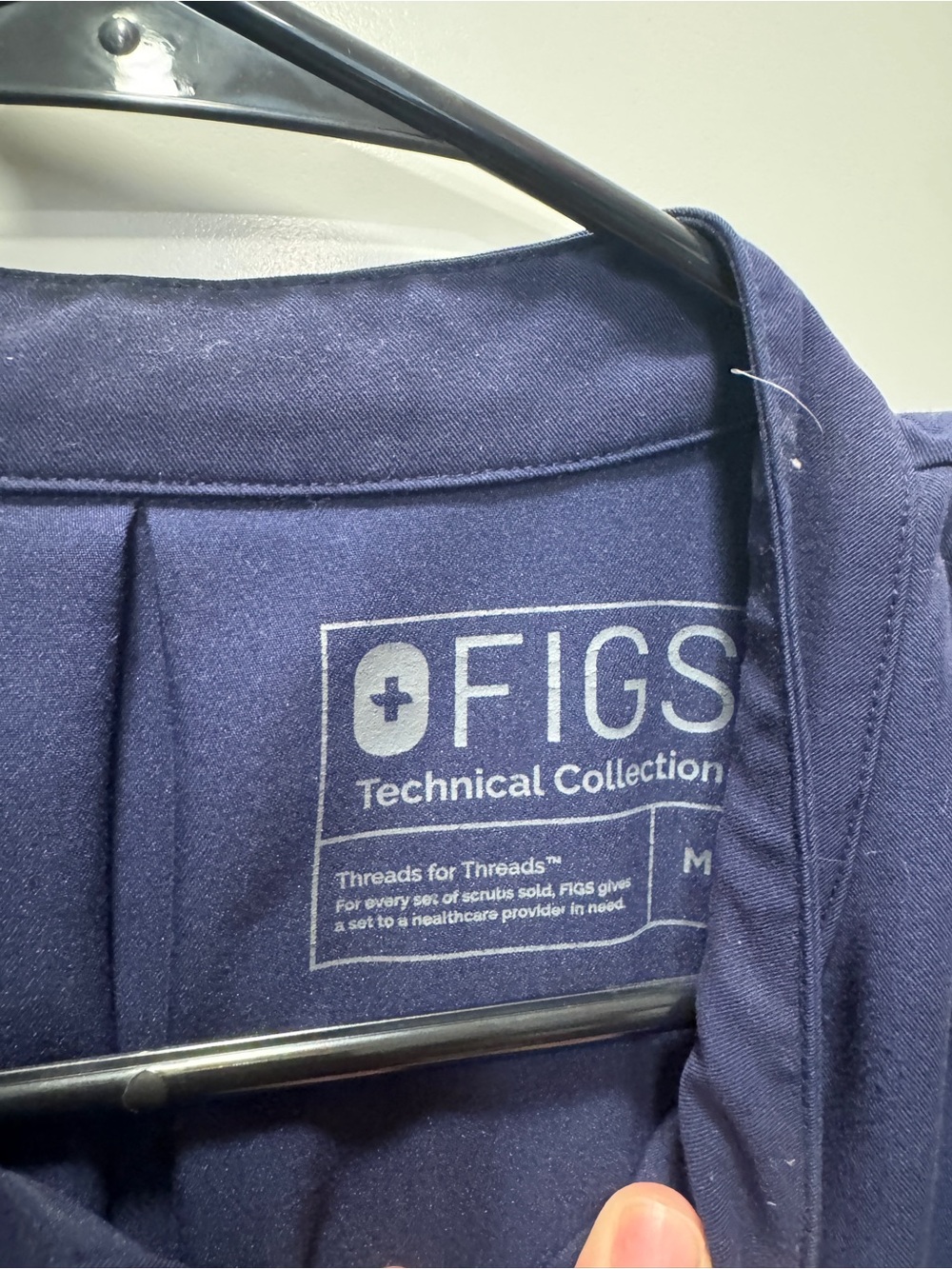 FIGS Scrubs Women’s Top Navy Size Medium - Picture 2 of 3